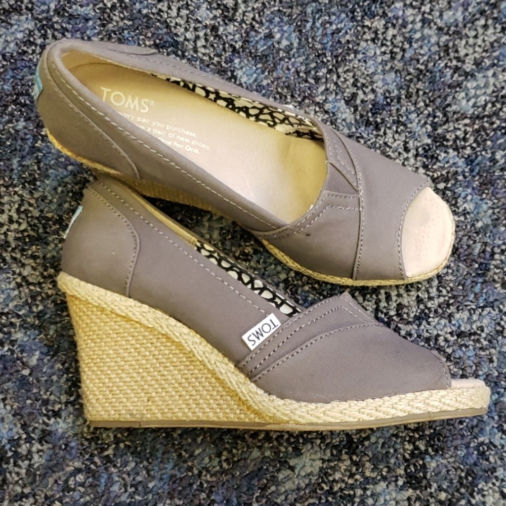 TOMS Classic Wedge Pump size 7